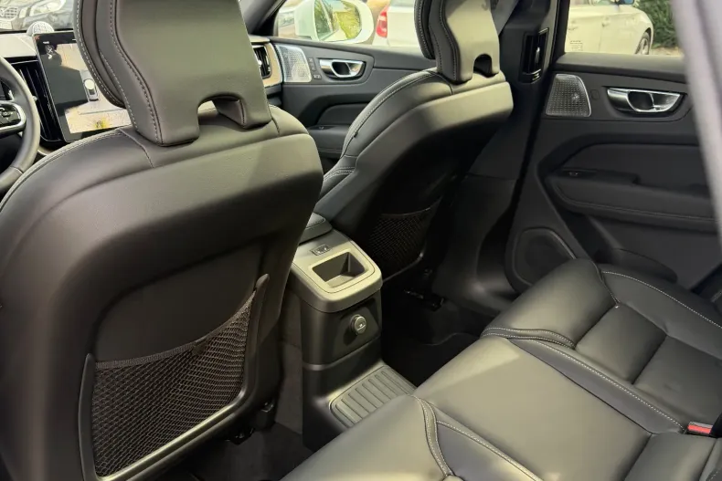Volvo XC60 din 2026 cu 350 km - oferta VOL256942 - foto 12