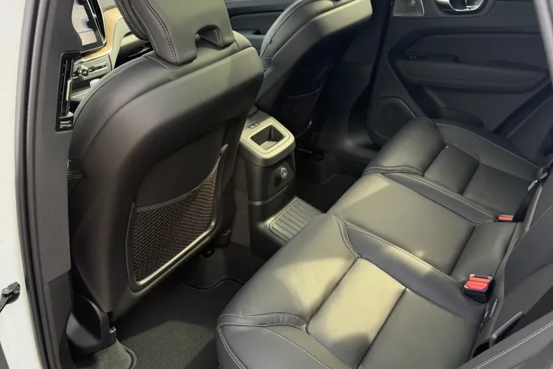 Volvo XC60 din 2026 cu 350 km - oferta VOL256942 - foto 13