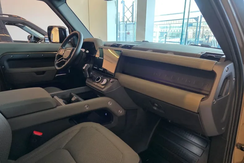 Land Rover Defender din 2026 cu 1 km - oferta LAN256945 - foto 10