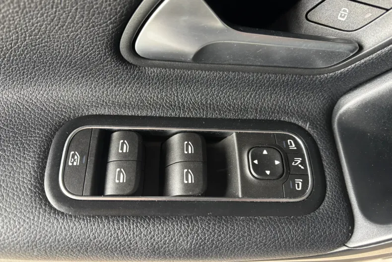 Mercedes-Benz A 200 (Clasa A) din 2022 cu 143.300 km - oferta MER256955 - foto 15