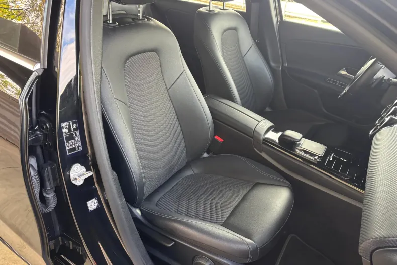 Mercedes-Benz A 200 (Clasa A) din 2022 cu 143.300 km - oferta MER256955 - foto 30