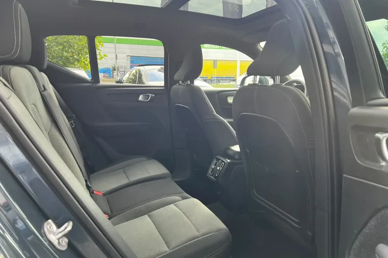 Volvo XC40 din 2022 cu 106.000 km - oferta VOL256962 - foto 8