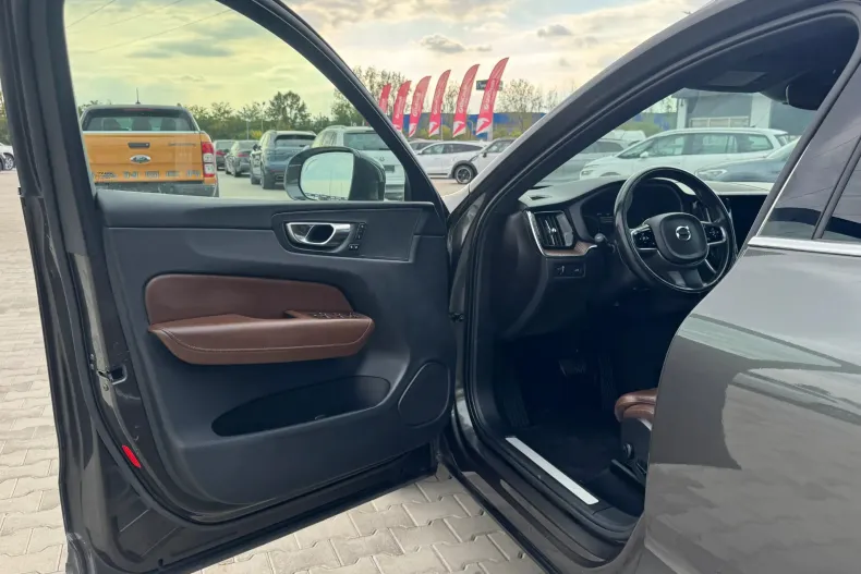 Volvo XC60 din 2020 cu 123.000 km - oferta VOL256995 - foto 10