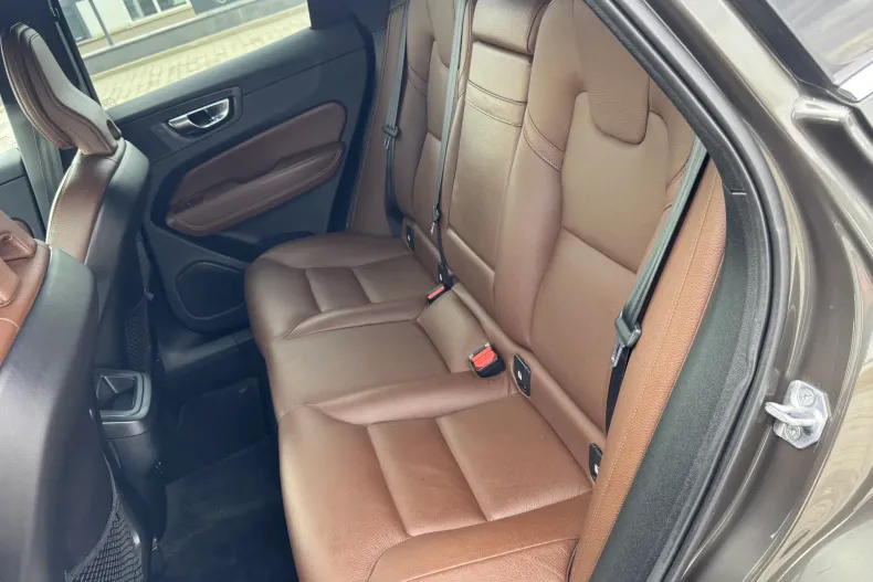 Volvo XC60 din 2020 cu 123.000 km - oferta VOL256995 - foto 13