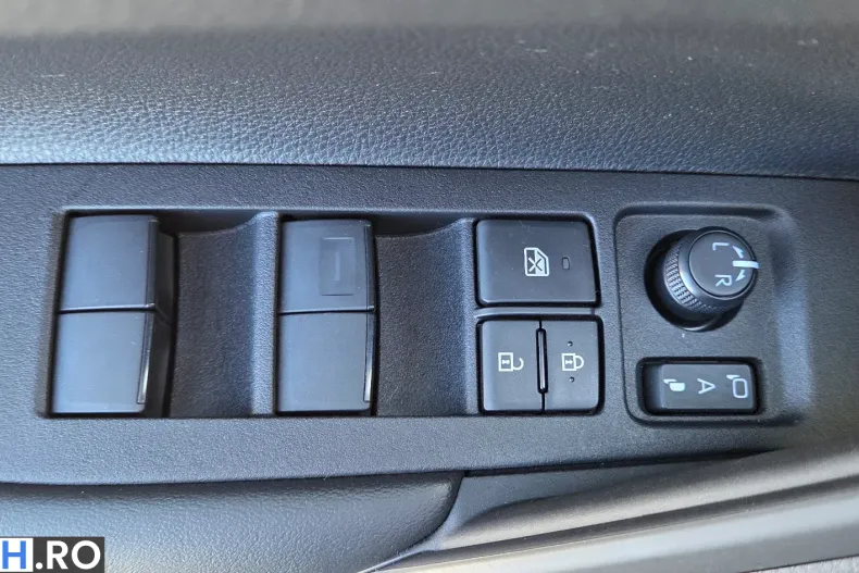 Toyota Corolla Cross din 2026 cu 5.300 km - oferta TOY257003 - foto 20