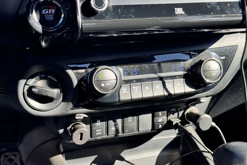 Toyota Hilux din 2023 cu 12.702 km - oferta TOY257015 - foto 19