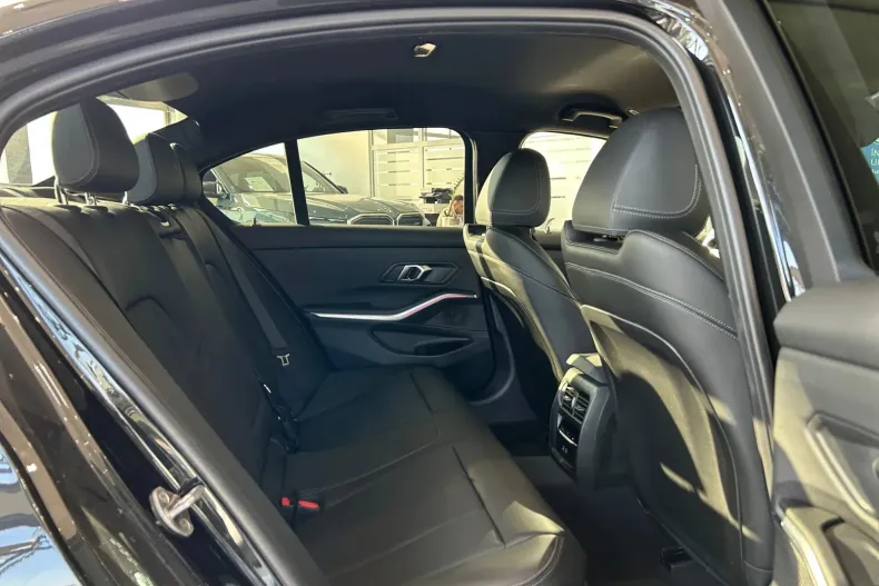 BMW 330 (Seria 3) din 2024 cu 10.500 km - oferta BMW257035 - foto 14