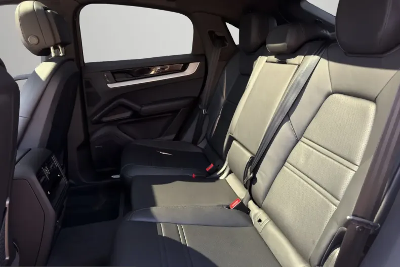 Porsche Cayenne din 2025 cu 6.900 km - oferta POR257111 - foto 12