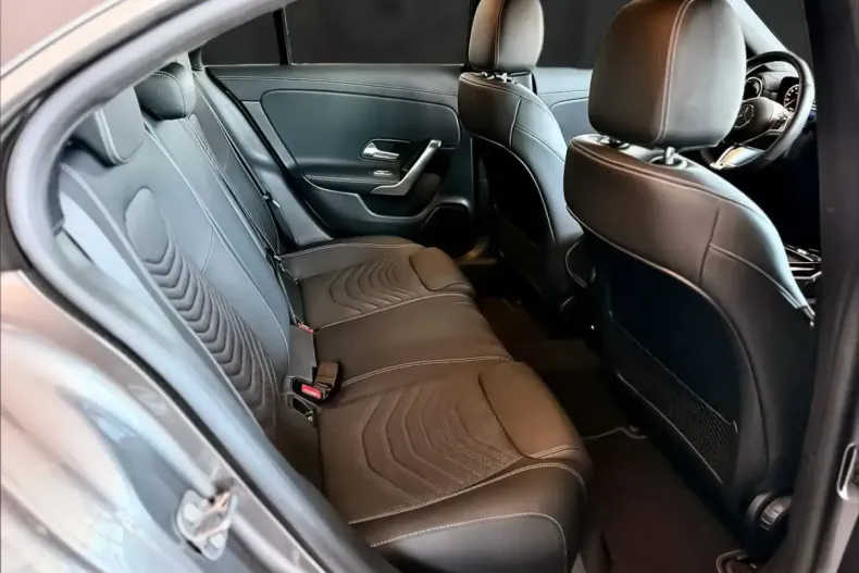 Mercedes-Benz CLA 180 (Clasa CLA) din 2025 cu 9.500 km - oferta MER257214 - foto 8