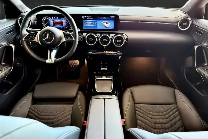 Mercedes-Benz CLA 180 (Clasa CLA) din 2025 cu 9.500 km - oferta MER257214 - foto 11