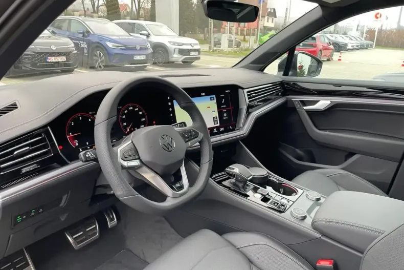 Volkswagen Touareg din 2025 cu 4.600 km - oferta VOL257252 - foto 2