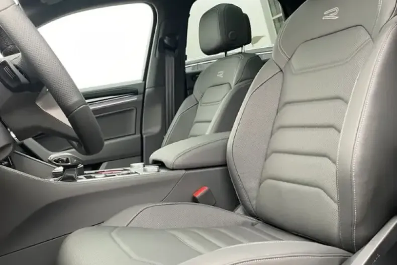 Volkswagen Touareg din 2025 cu 4.600 km - oferta VOL257252 - foto 3