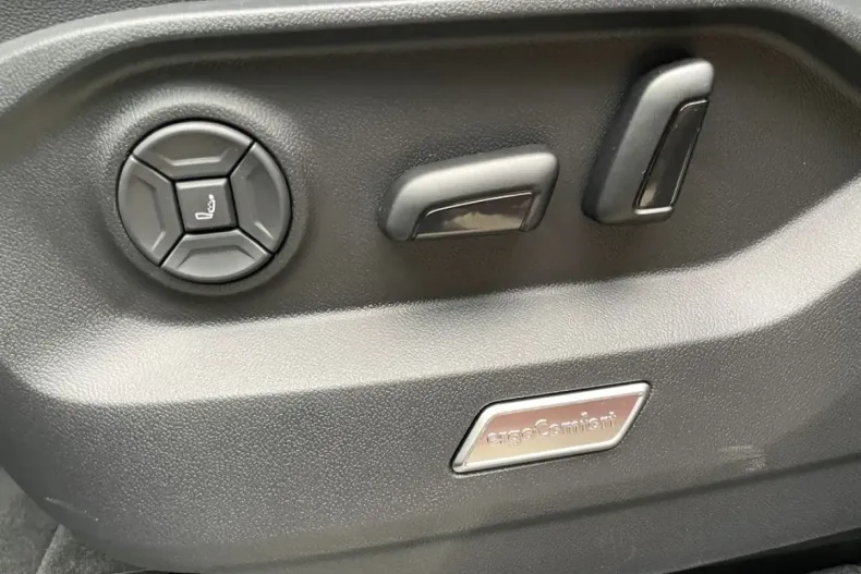 Volkswagen Touareg din 2025 cu 4.600 km - oferta VOL257252 - foto 7