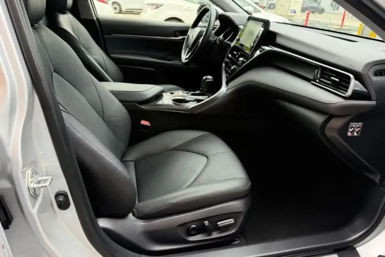 Toyota Camry din 2023 cu 49.077 km - oferta TOY257255 - foto 6