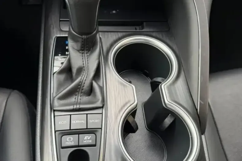 Toyota Camry din 2023 cu 49.077 km - oferta TOY257255 - foto 10