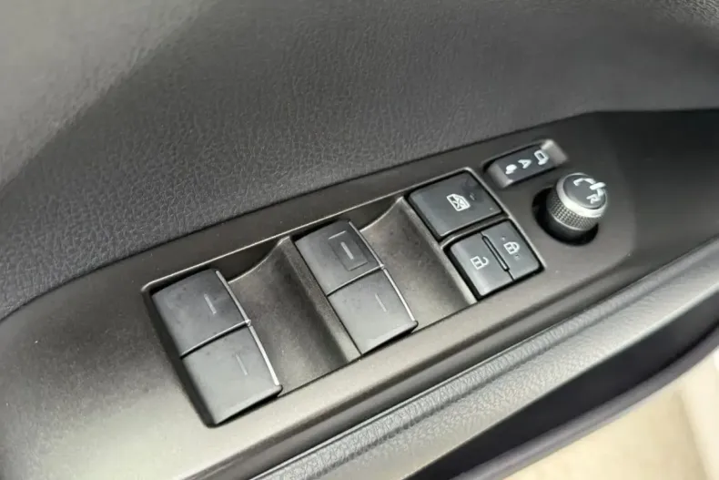 Toyota Camry din 2023 cu 49.077 km - oferta TOY257255 - foto 16