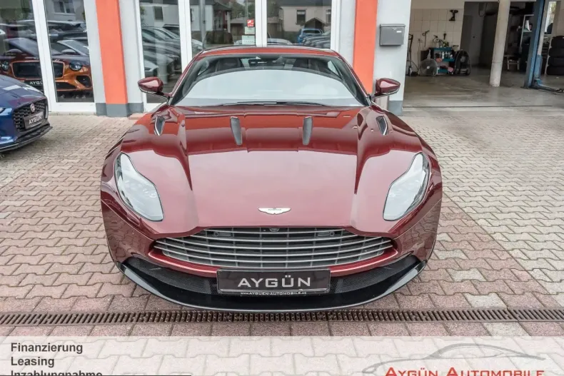 Aston Martin DB11 din 2022 cu 6.215 km - oferta AST257276 - foto 2
