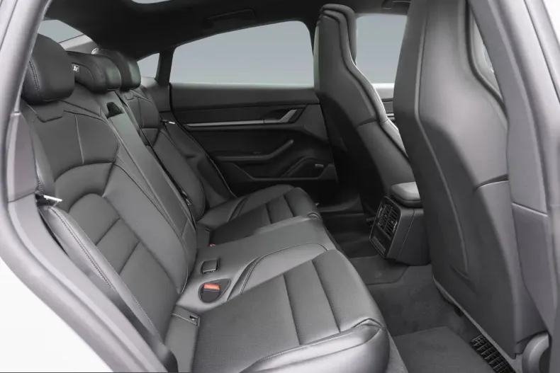 Porsche Taycan din 2025 cu 19.900 km - oferta POR257297 - foto 5