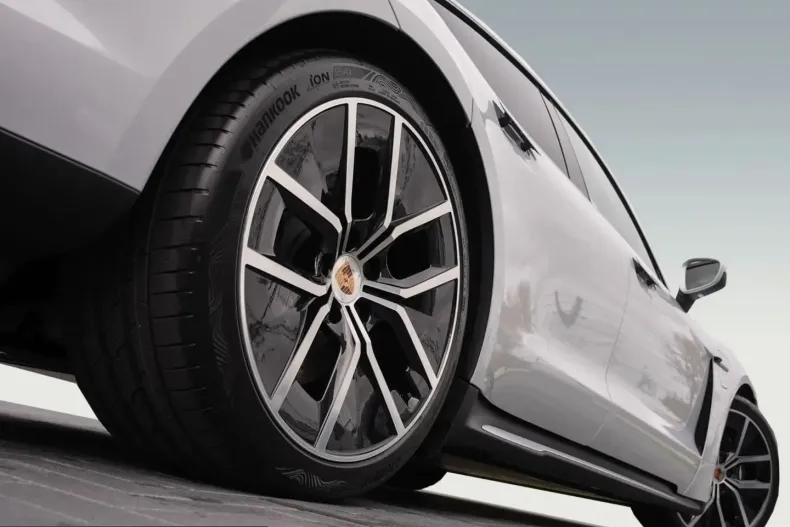 Porsche Taycan din 2025 cu 19.900 km - oferta POR257297 - foto 7