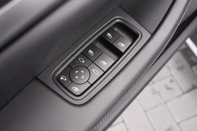 Porsche Taycan din 2025 cu 19.900 km - oferta POR257297 - foto 22