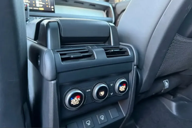 Land Rover Defender din 2025 cu 34.800 km - oferta LAN257335 - foto 30