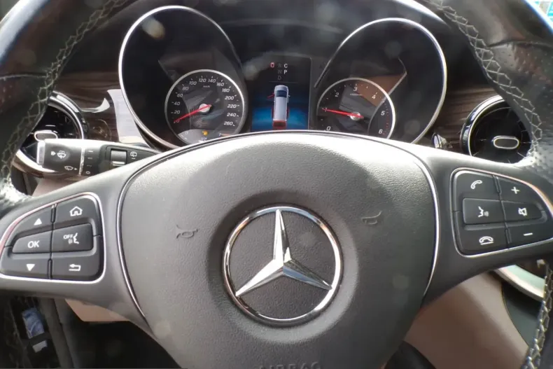 Mercedes-Benz V 300 (Clasa V) din 2022 cu 79.000 km - oferta MER257343 - foto 21