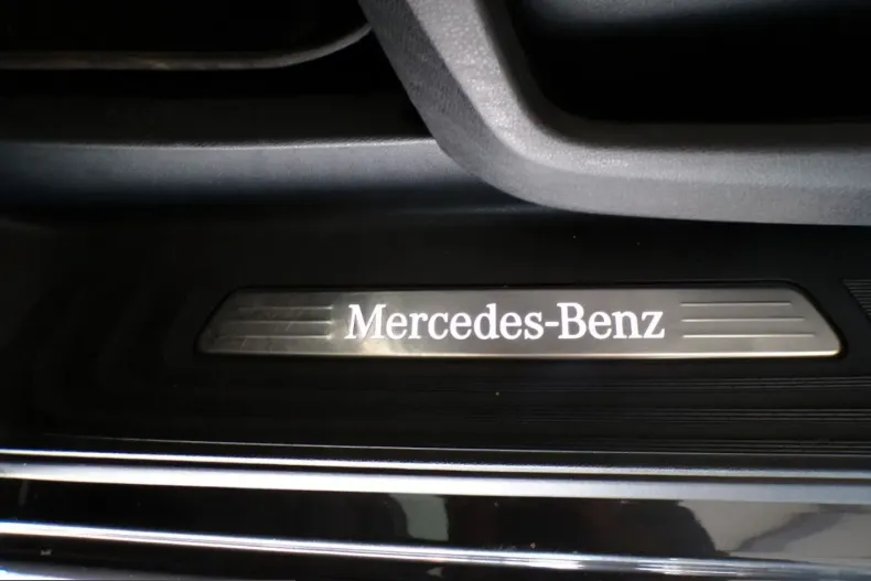 Mercedes-Benz V 300 (Clasa V) din 2022 cu 79.000 km - oferta MER257343 - foto 34