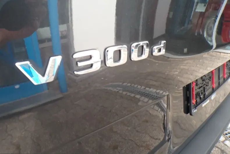 Mercedes-Benz V 300 (Clasa V) din 2022 cu 79.000 km - oferta MER257343 - foto 36