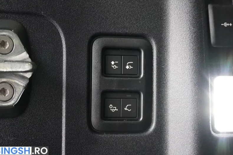 Land Rover Defender din 2026 cu 7.500 km - oferta LAN257369 - foto 21