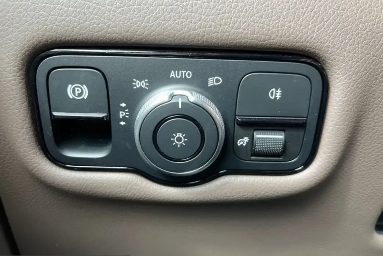 Mercedes-Benz V 300 (Clasa V) din 2024 cu 42.899 km - oferta MER257374 - foto 21