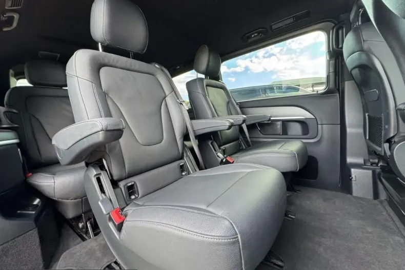Mercedes-Benz V 300 (Clasa V) din 2024 cu 46.640 km - oferta MER257383 - foto 38