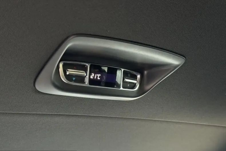 Mercedes-Benz V 300 (Clasa V) din 2024 cu 46.640 km - oferta MER257383 - foto 44
