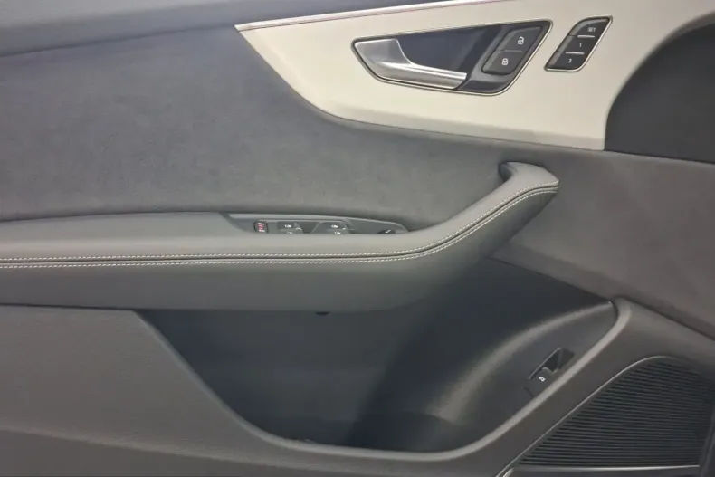 Audi Q8 din 2025 cu 4.500 km - oferta AUD257419 - foto 7