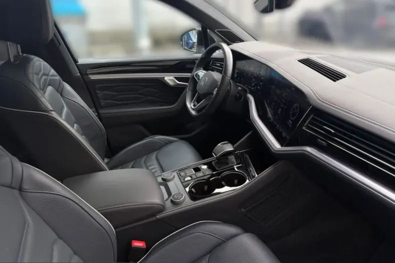Volkswagen Touareg din 2024 cu 39.934 km - oferta VOL257430 - foto 9