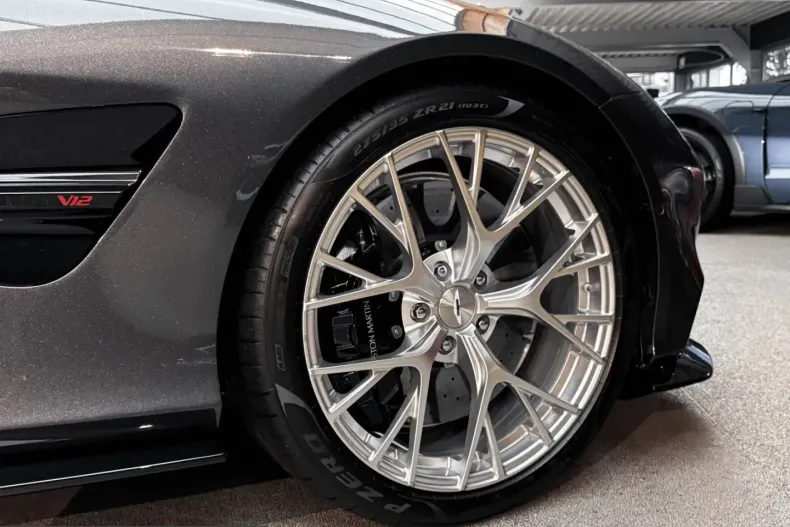 Aston Martin Vanquish din 2025 cu 4.490 km - oferta AST257614 - foto 10