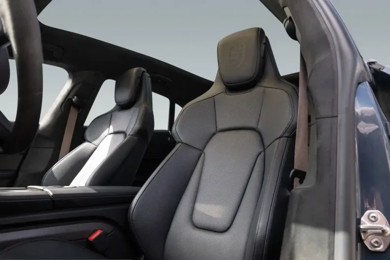 Porsche Taycan din 2025 cu 14.600 km - oferta POR257616 - foto 5
