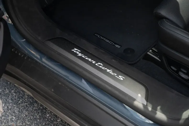 Porsche Taycan din 2025 cu 14.600 km - oferta POR257616 - foto 18