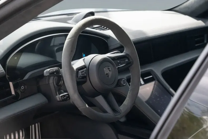 Porsche Taycan din 2025 cu 14.600 km - oferta POR257616 - foto 28