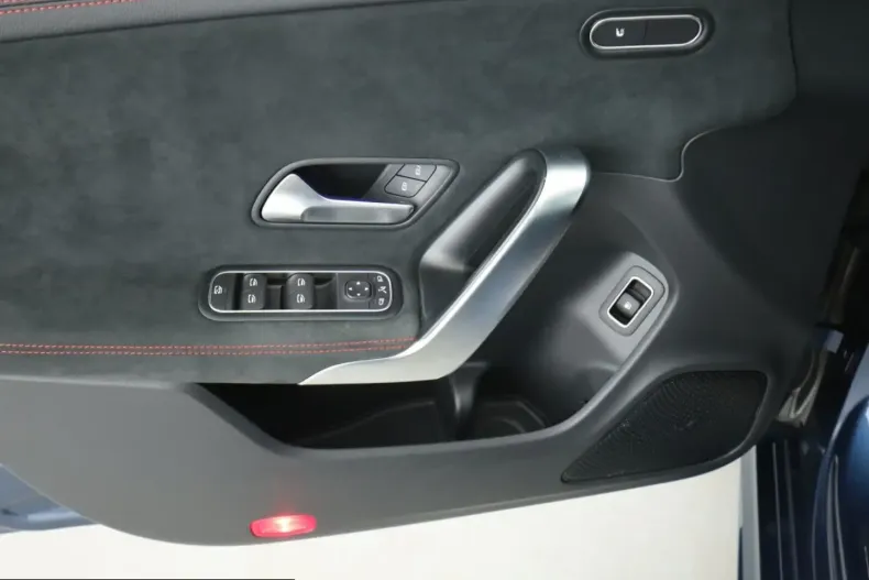 Mercedes-Benz CLA 250 (Clasa CLA) din 2022 cu 26.544 km - oferta MER257636 - foto 14