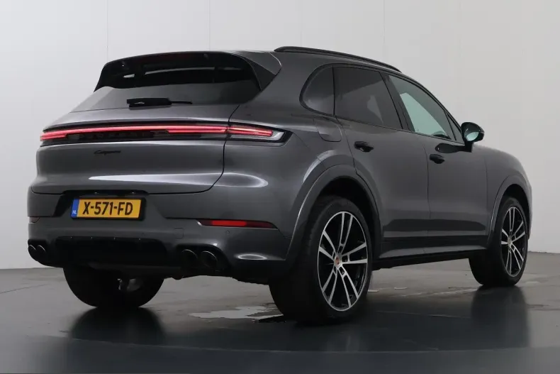 Porsche Cayenne din 2023 cu 65.114 km - oferta POR257638 - foto 2