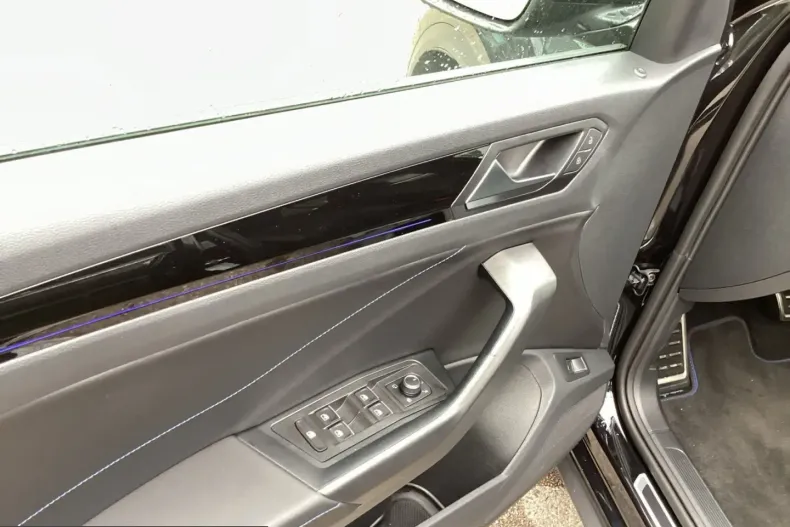 Volkswagen T-Roc din 2025 cu 2.800 km - oferta VOL257695 - foto 13