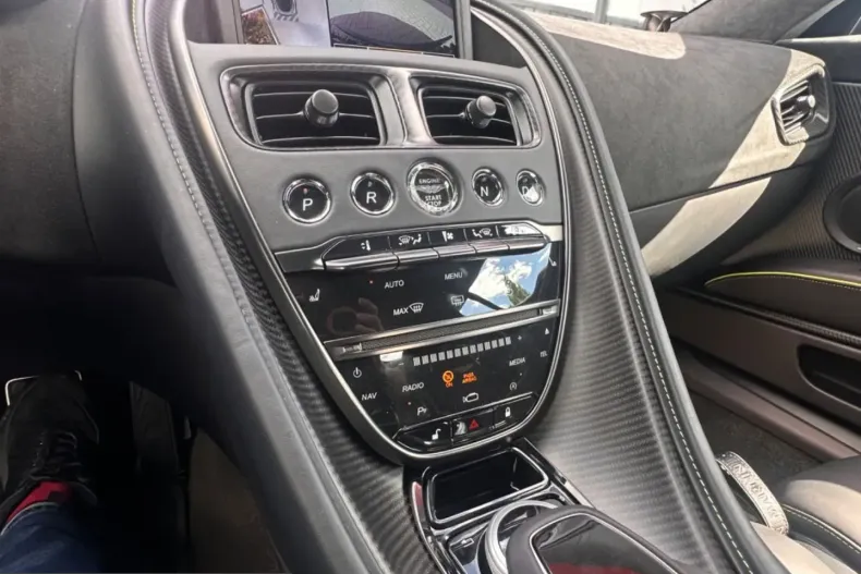 Aston Martin DBS din 2024 cu 2.800 km - oferta AST257716 - foto 15