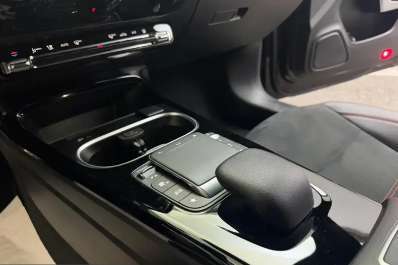 Mercedes-Benz CLA 250 (Clasa CLA) din 2023 cu 65.000 km - oferta MER257775 - foto 12