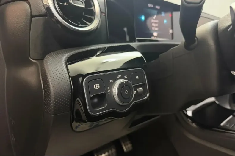 Mercedes-Benz CLA 250 (Clasa CLA) din 2023 cu 65.000 km - oferta MER257775 - foto 15