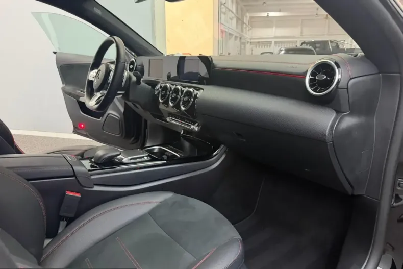 Mercedes-Benz CLA 250 (Clasa CLA) din 2023 cu 65.000 km - oferta MER257775 - foto 16