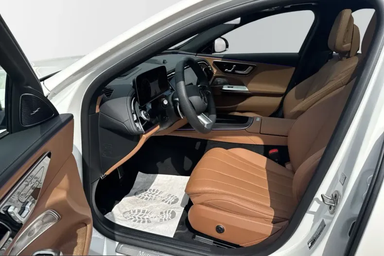 Mercedes-Benz E 300 (Clasa E) din 2025 cu 30.000 km - oferta MER257782 - foto 8