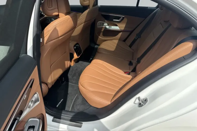 Mercedes-Benz E 300 (Clasa E) din 2025 cu 30.000 km - oferta MER257782 - foto 10