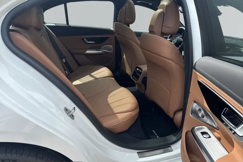 Mercedes-Benz E 300 (Clasa E) din 2025 cu 30.000 km - oferta MER257782 - foto 11