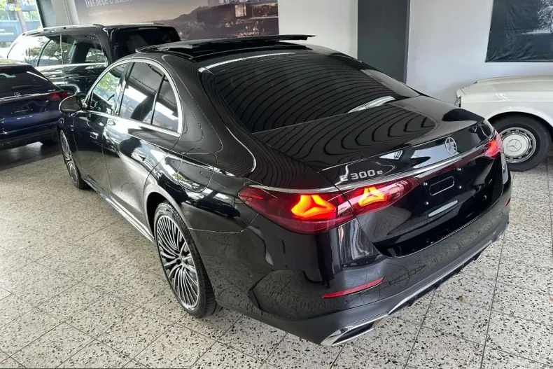Mercedes-Benz E 300 (Clasa E) din 2025 cu 17.781 km - oferta MER257785 - foto 8