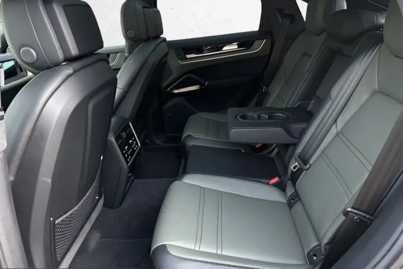 Porsche Cayenne din 2025 cu 2.800 km - oferta POR257822 - foto 8